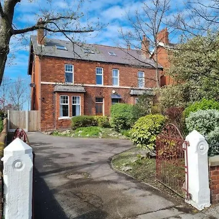The Hot Tub Townhouse By Holiday Heim Lytham St Annes Exterior photo