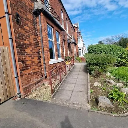 The Hot Tub Townhouse By Holiday Heim Lytham St Annes Exterior photo