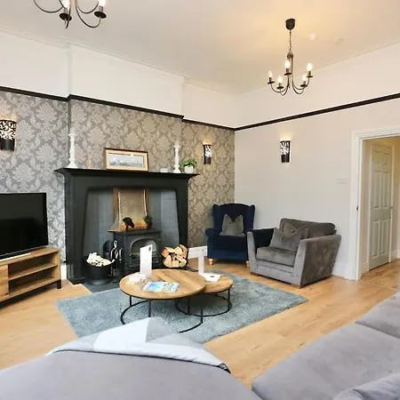 The Hot Tub Townhouse By Holiday Heim Lytham St Annes Exterior photo