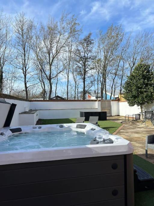The Hot Tub Townhouse By Heim