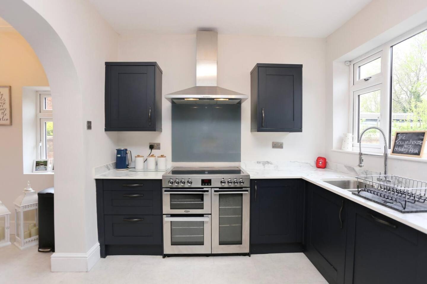 The Hot Tub Townhouse By Heim Holiday home Lytham St Annes