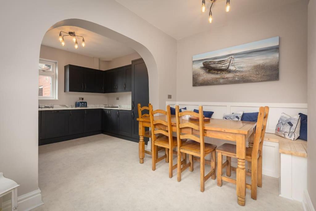 The Hot Tub Townhouse By Heim Holiday home Lytham St Annes
