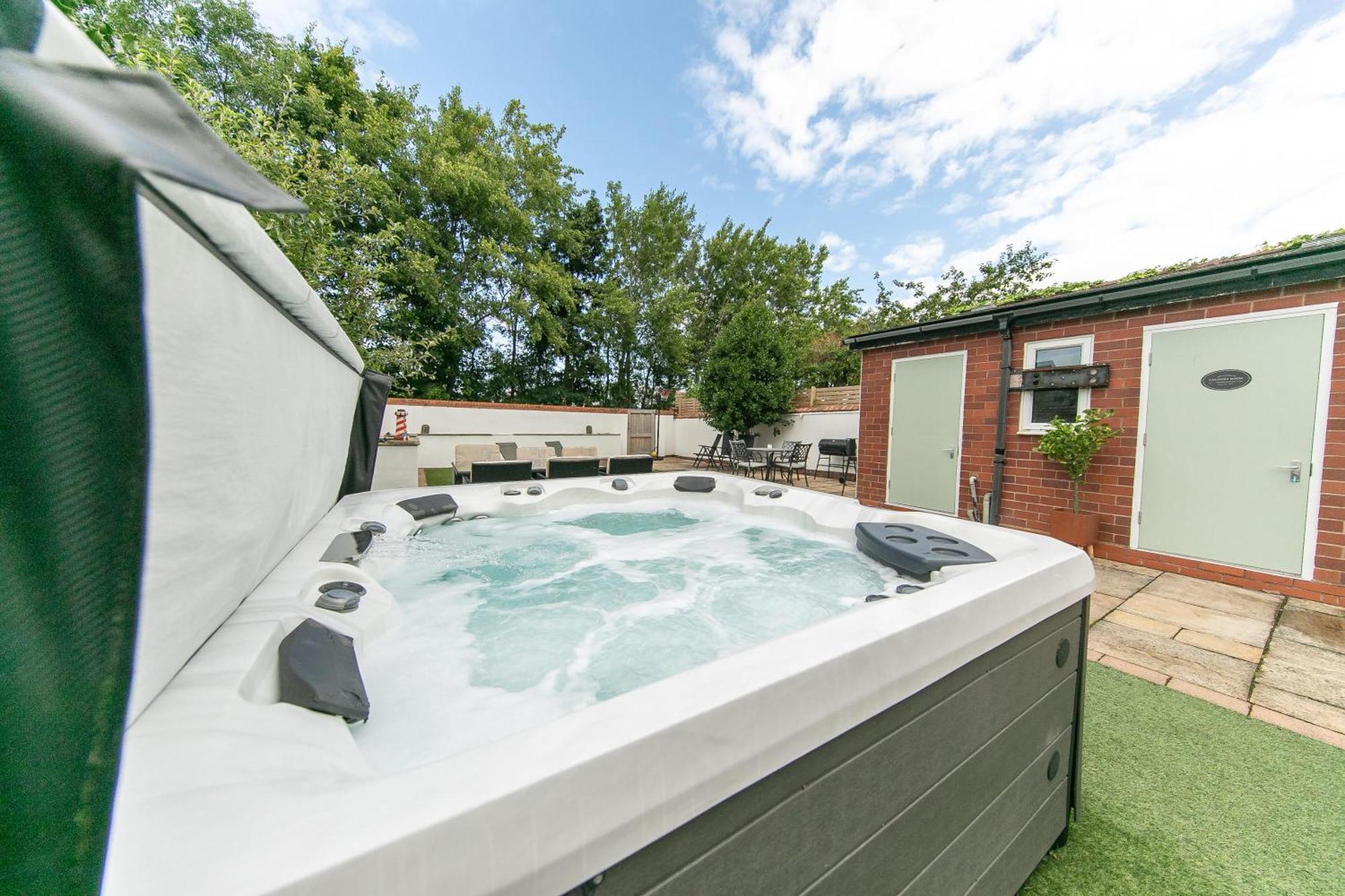 The Hot Tub Townhouse By Heim Holiday home